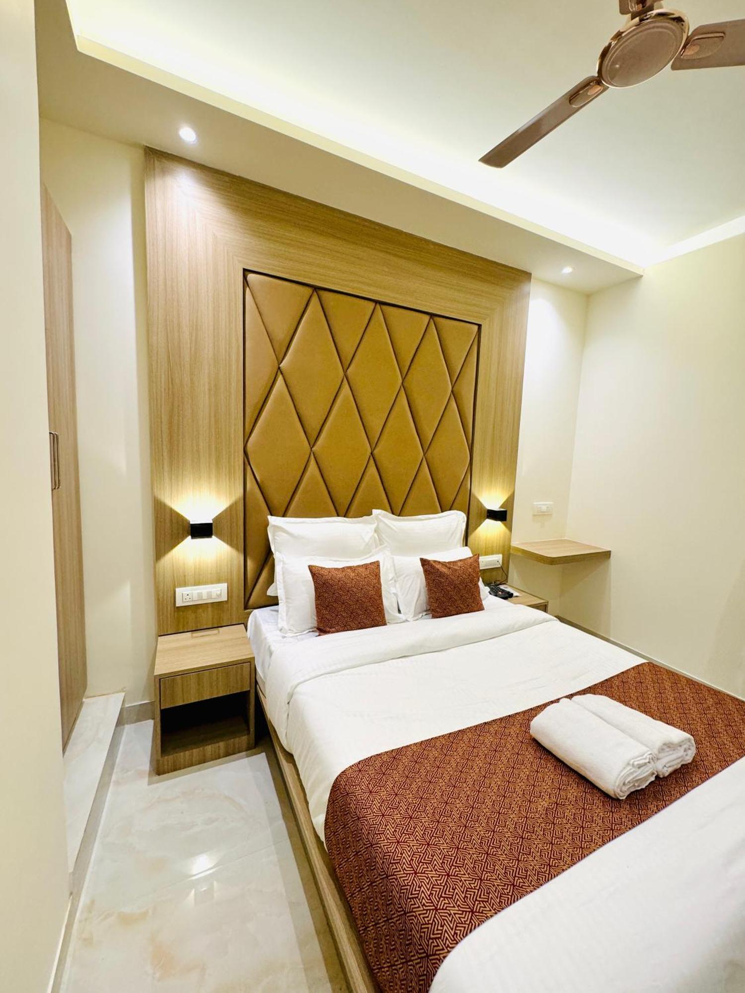 Hotel Bellamont Мумбаи Экстерьер фото