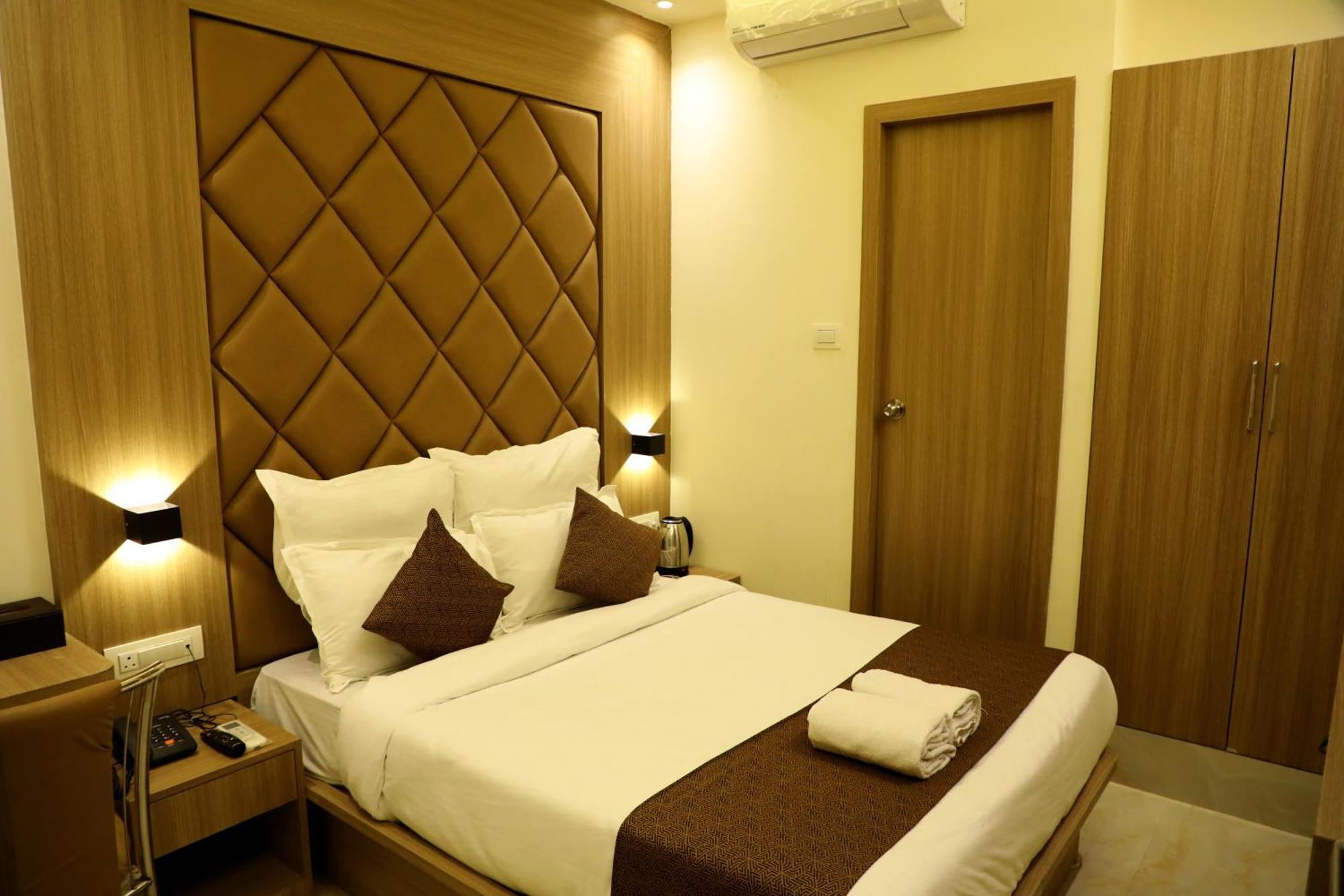 Hotel Bellamont Мумбаи Экстерьер фото