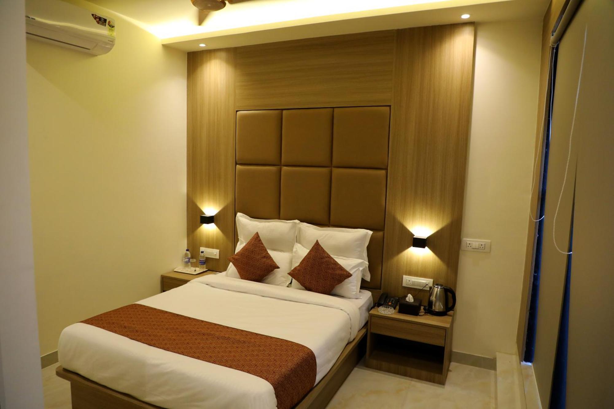 Hotel Bellamont Мумбаи Экстерьер фото