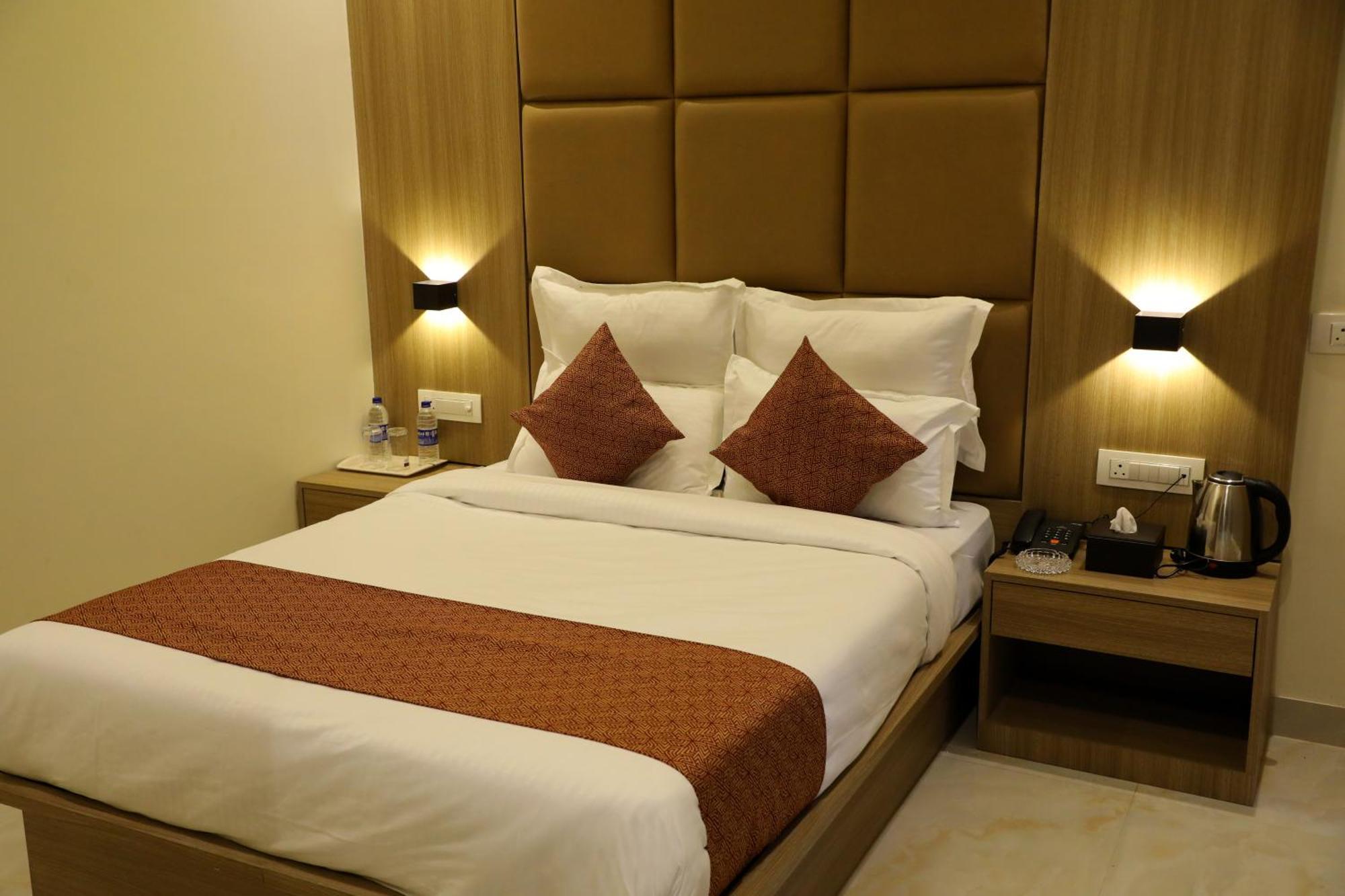 Hotel Bellamont Мумбаи Экстерьер фото