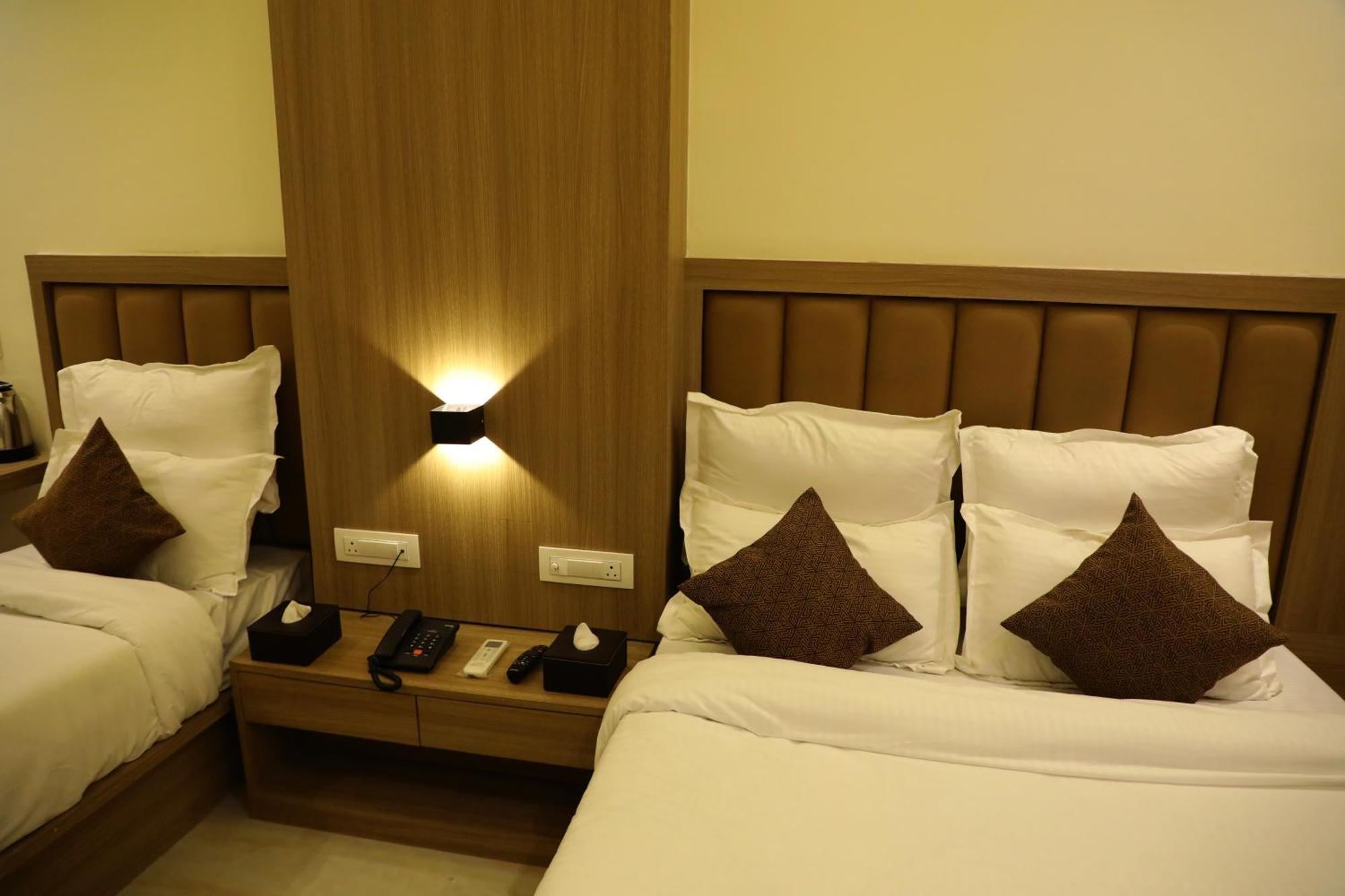 Hotel Bellamont Мумбаи Экстерьер фото